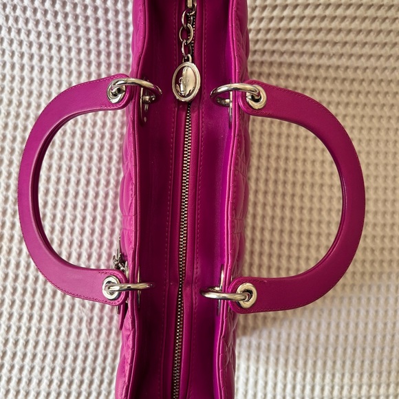 Pink Lady Dior - Picture 4 of 10